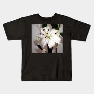 White Lily in Macro Kids T-Shirt